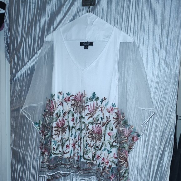 Azi new york floral embroidered top size small - Picture 2 of 16